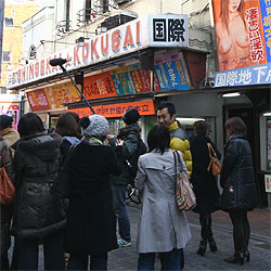 国際劇場前